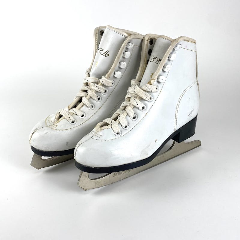 Used CCM Junior Girls’ Figure Skates Junior 01