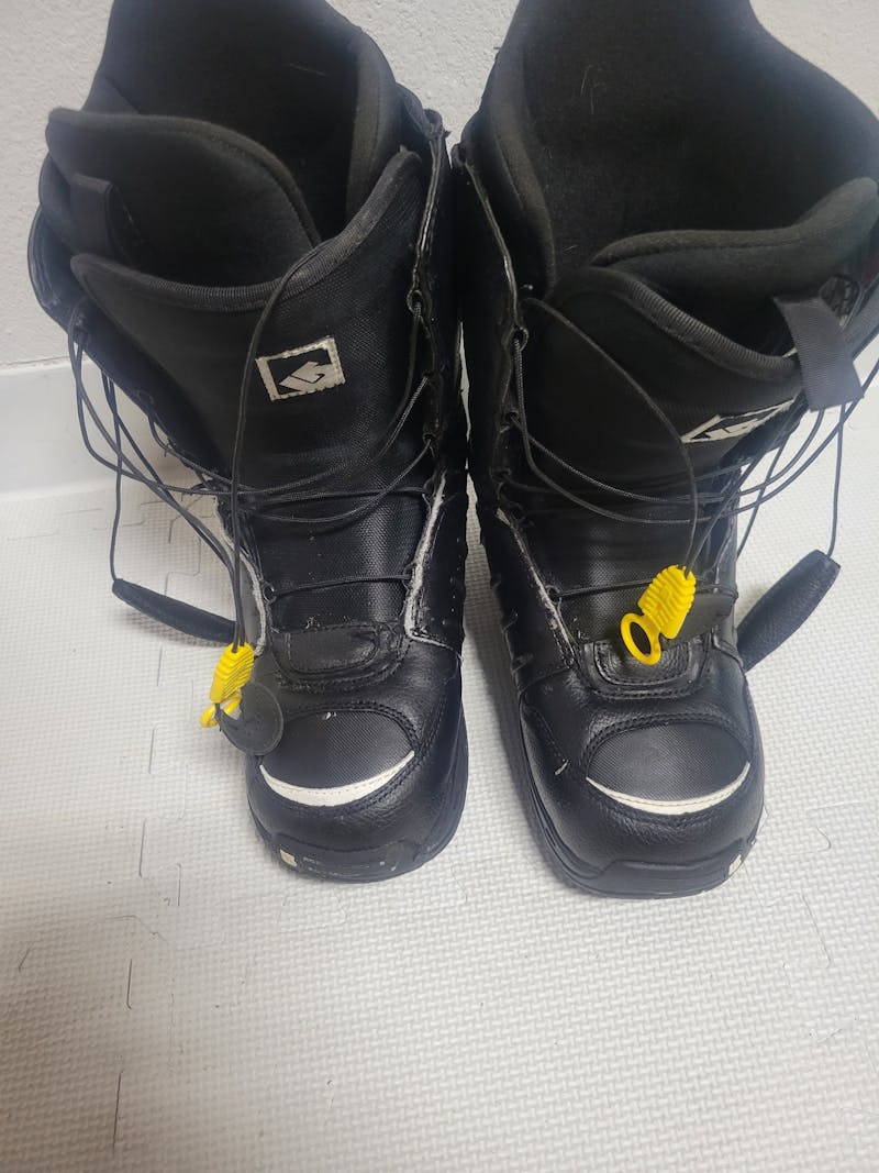 Used Burton MOTO BOOTS Senior 7 Men’s Snowboard Boots