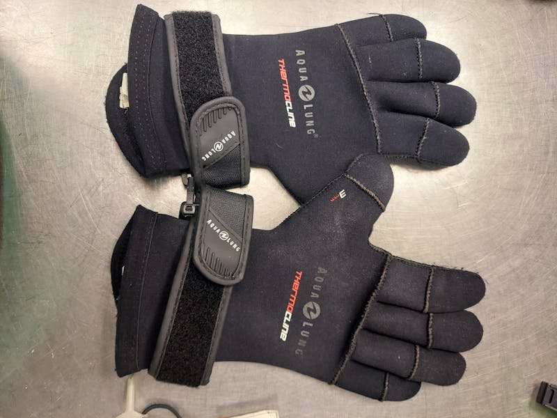 Used Aqua Lung 3MM LG Wetsuit Gloves