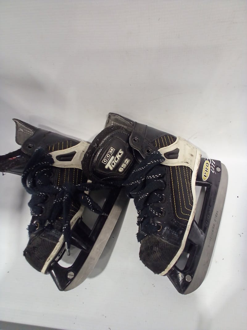 Used CCM SUPERTACKS Junior 01 Ice Hockey Skates