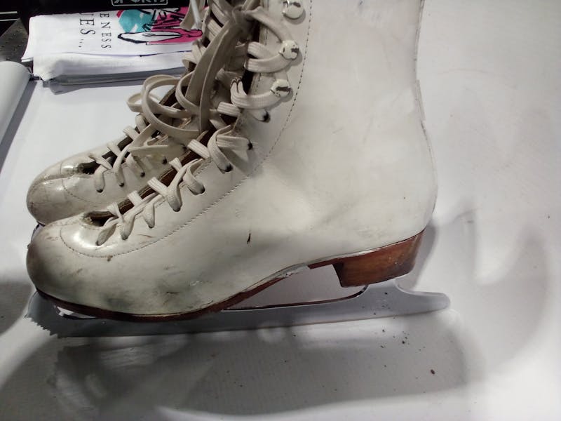 Used Riedell WHITE Junior 03.5 Junior Figure Skates