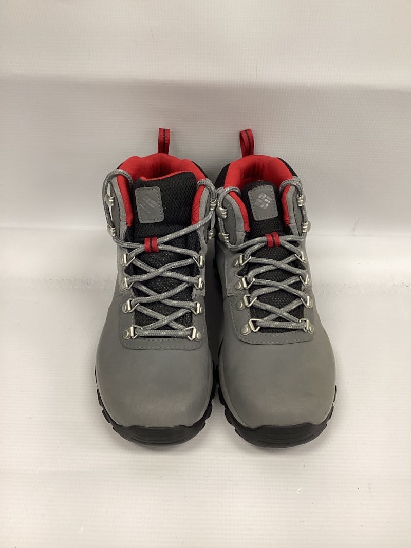 Used Columbia Senior 7.5 Men’s Camping and Climbing Footwear